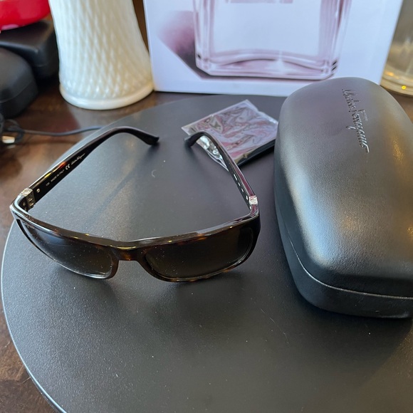 Salvatore Ferragamo Elegant Black Sunglasses main image 6